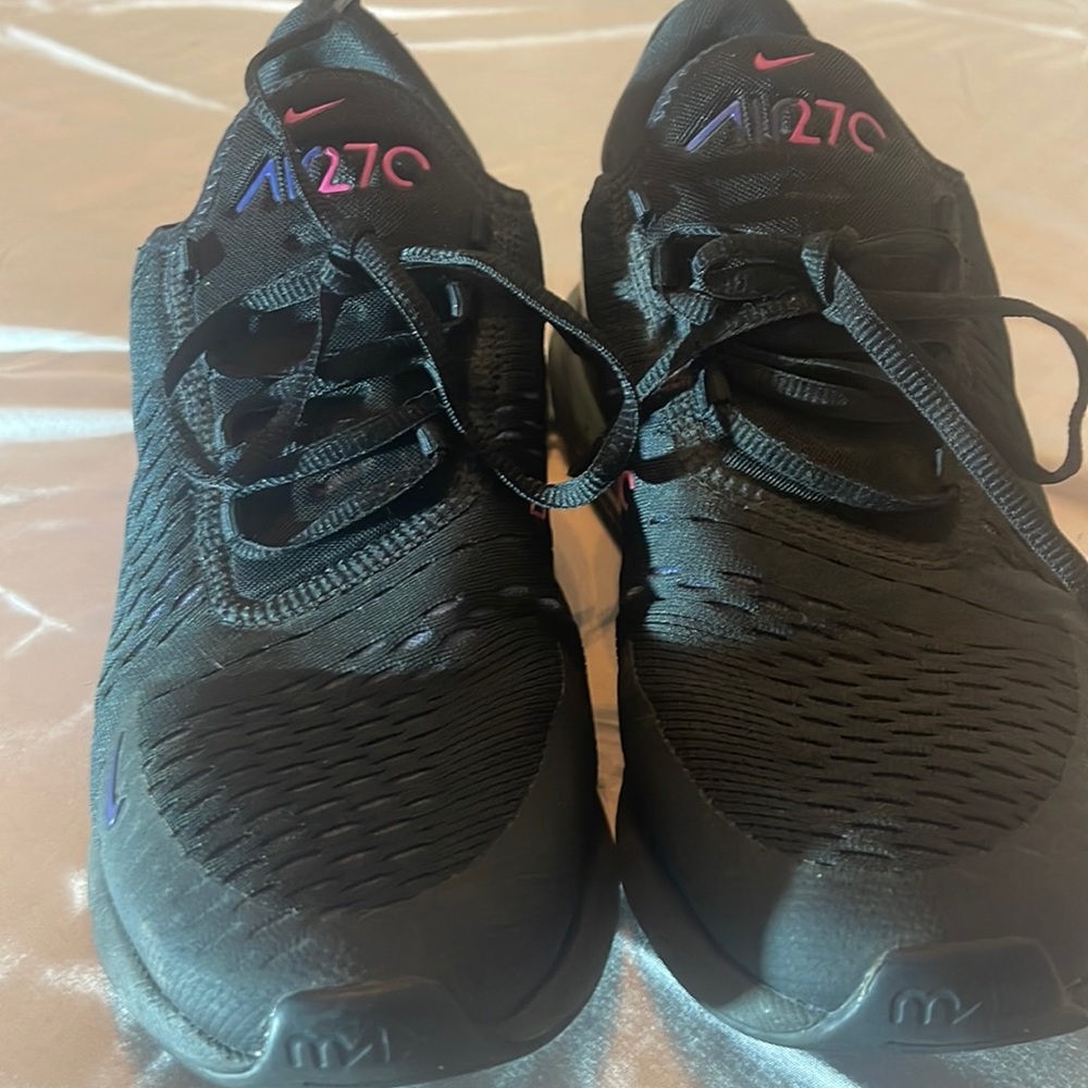 Men’s Air Nike 270 Black and blue great condition. Size 9